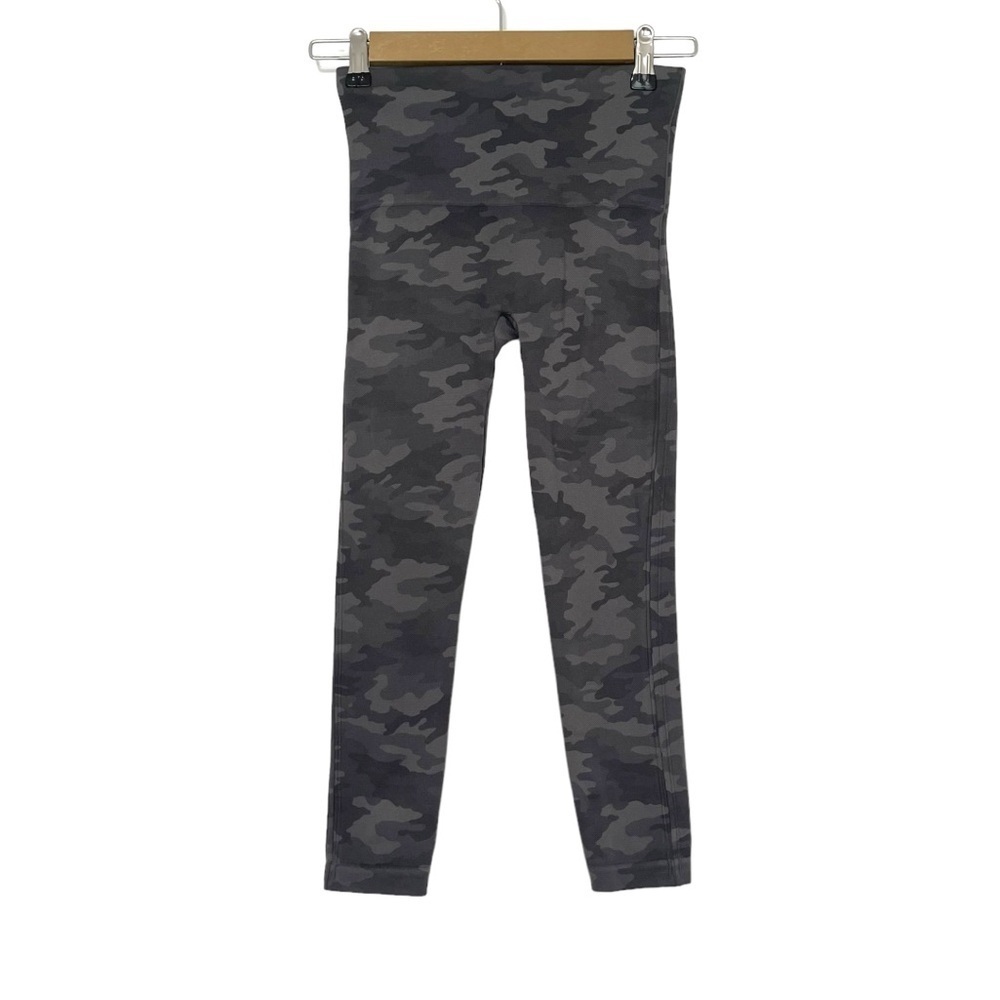 SPANX Green Gray Camo Pull On Seamless Leggings Size Small